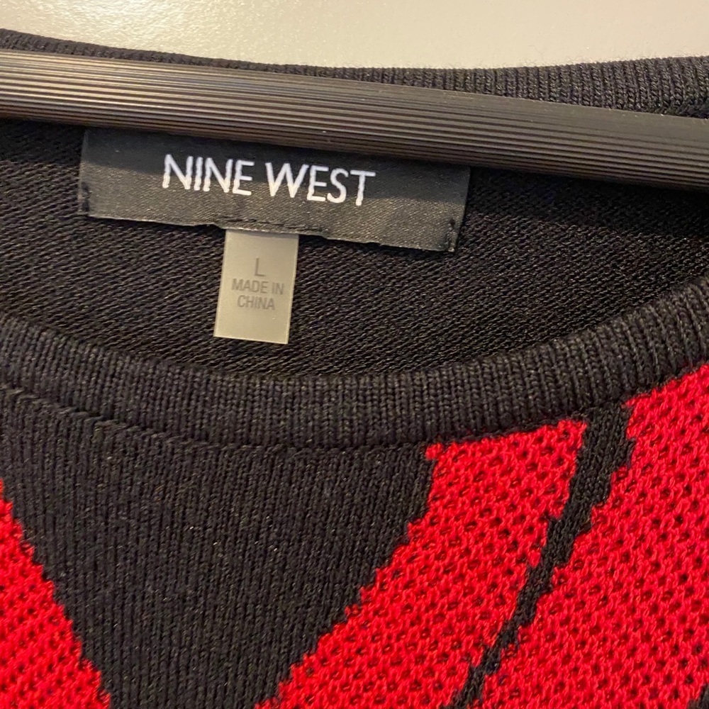 (M, L) Nine West Black with Red Abstract Detail Sweater Dress - Picture 5 of 11